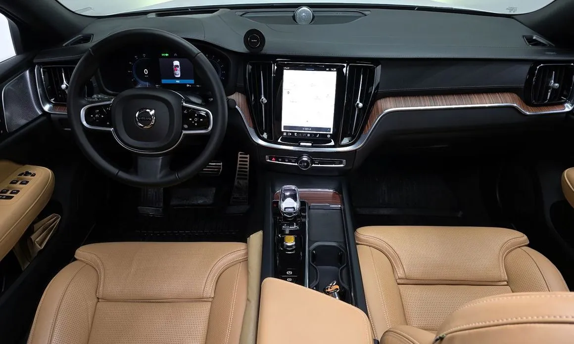 Volvo S60 2025 из KR, фото 10