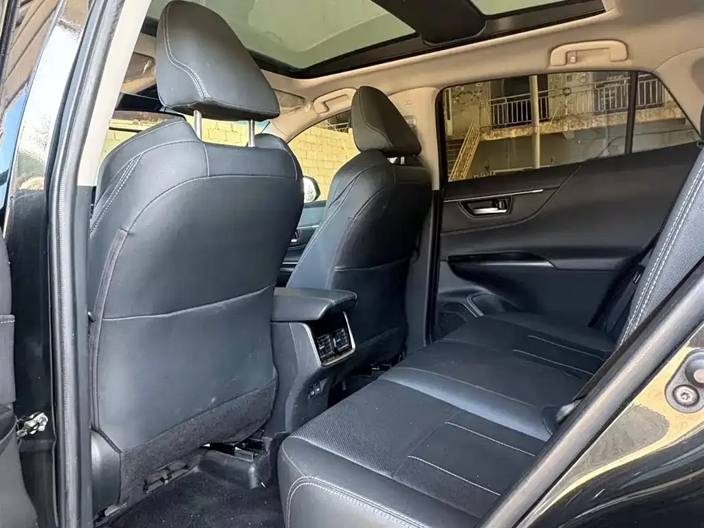 Toyota Harrier 2023 из CN, фото 2