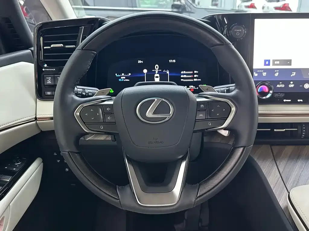 Lexus LM — фото 10