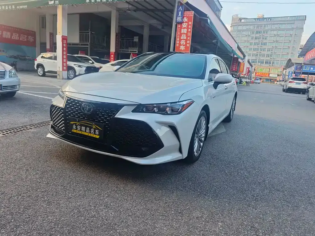 Toyota Avalon — фото 1