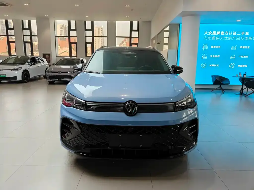 Volkswagen Tiguan L — фото 6