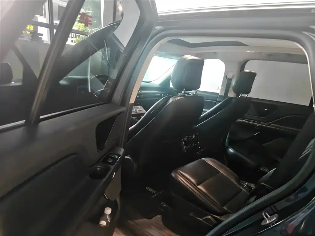 Lincoln Aviator — фото 10