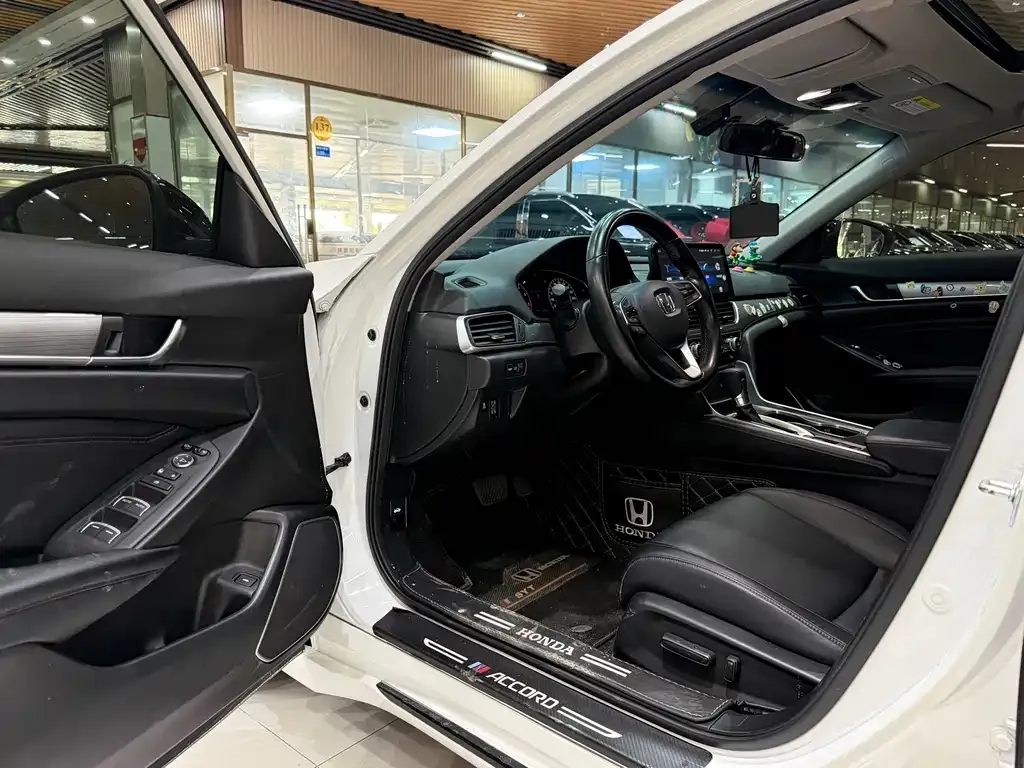 Honda Accord — фото 8