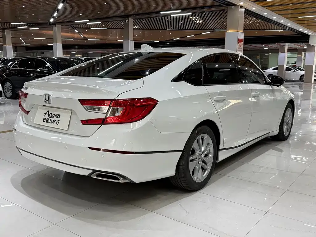 Honda Accord — фото 6