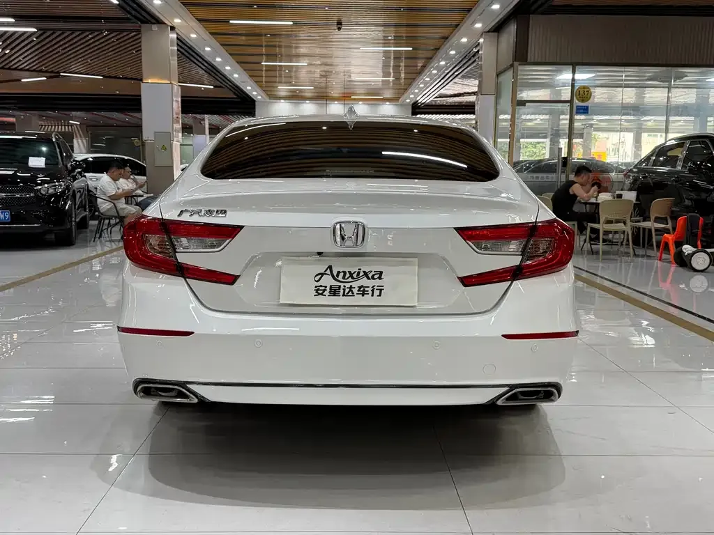Honda Accord — фото 7
