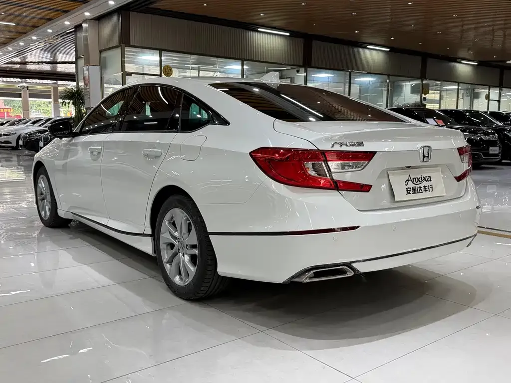 Honda Accord — фото 4