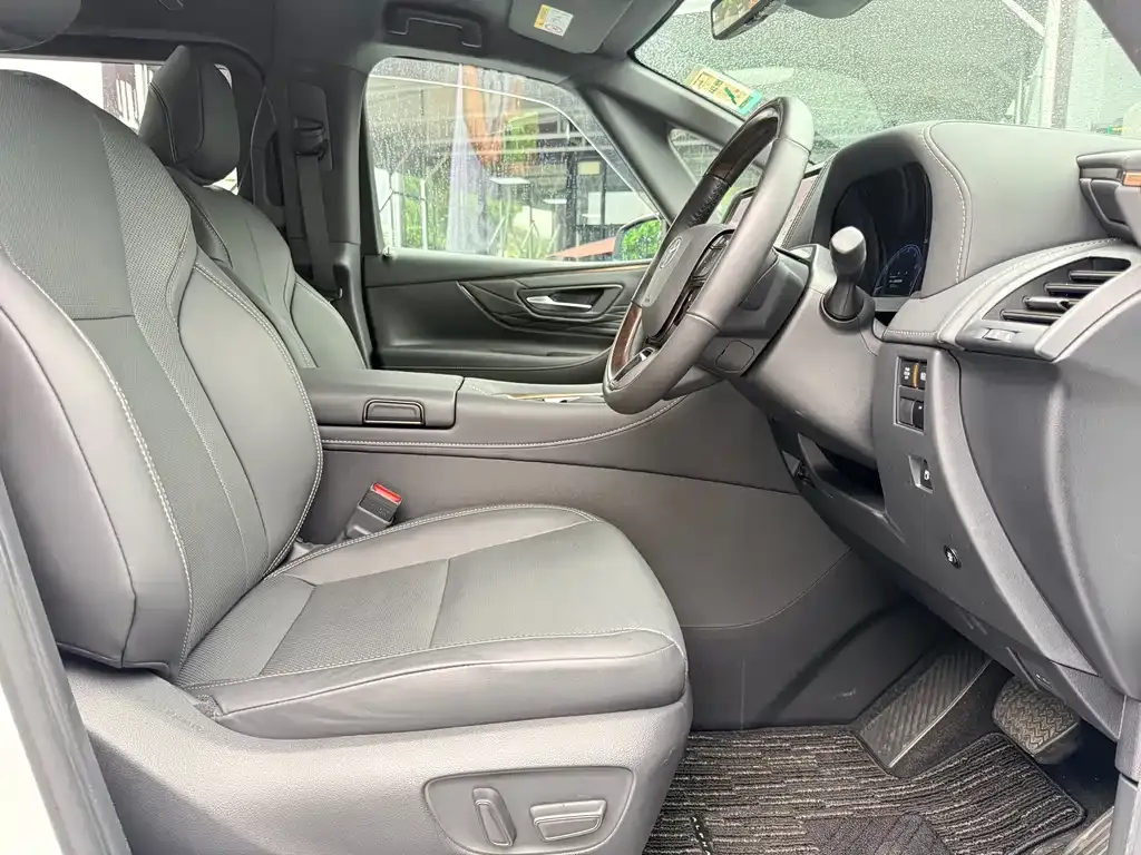 Toyota Alphard — фото 7
