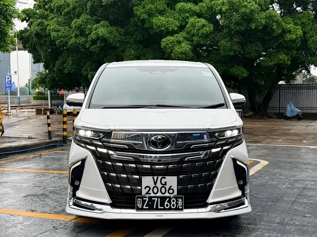 Toyota Alphard — фото 3