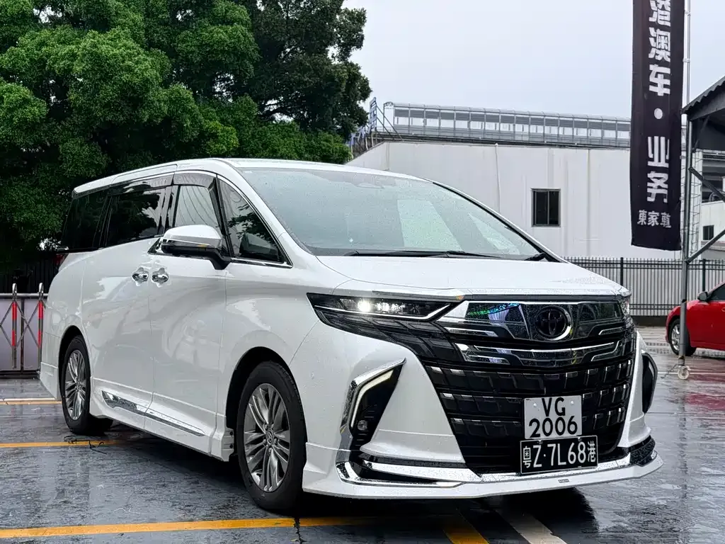 Toyota Alphard — фото 9