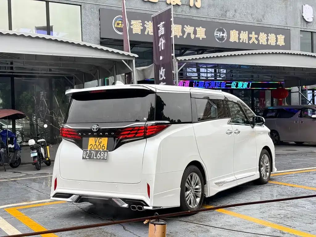 Toyota Alphard — фото 8