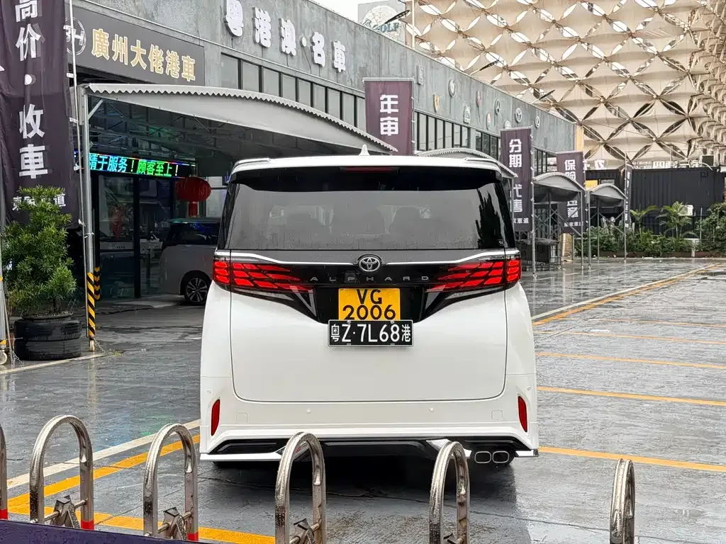 Toyota Alphard — фото 4