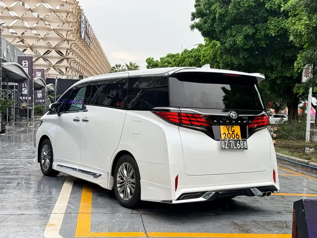 Toyota Alphard — фото 6