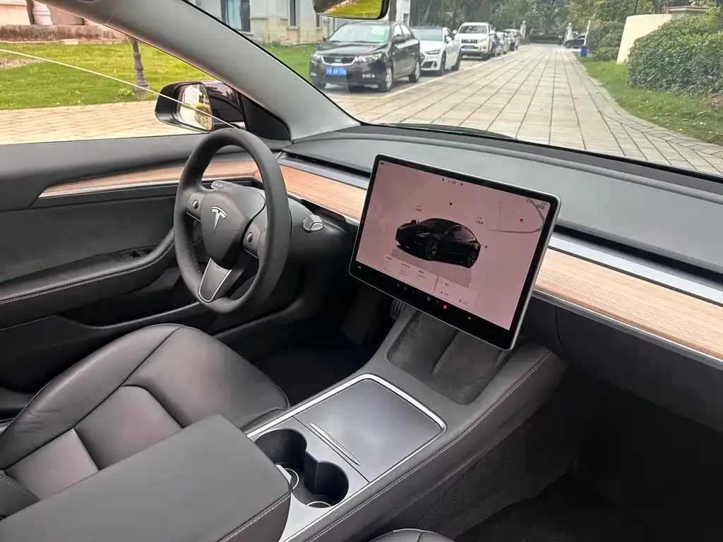 Tesla Model 3 — фото 5