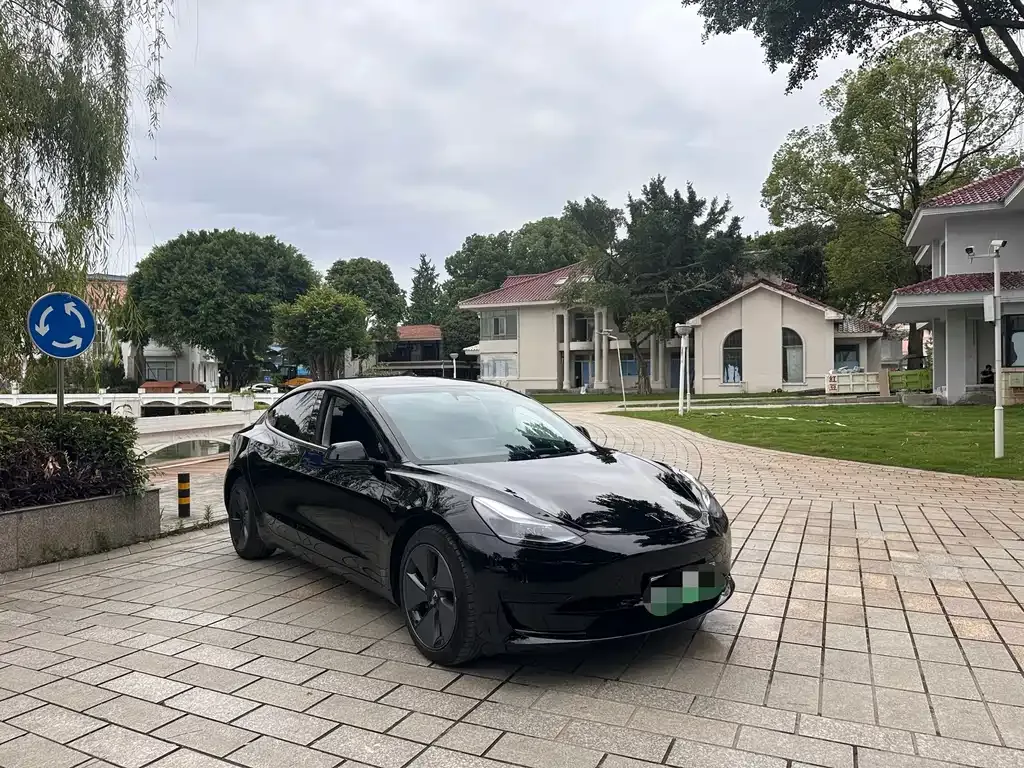 Tesla Model 3 — фото 9
