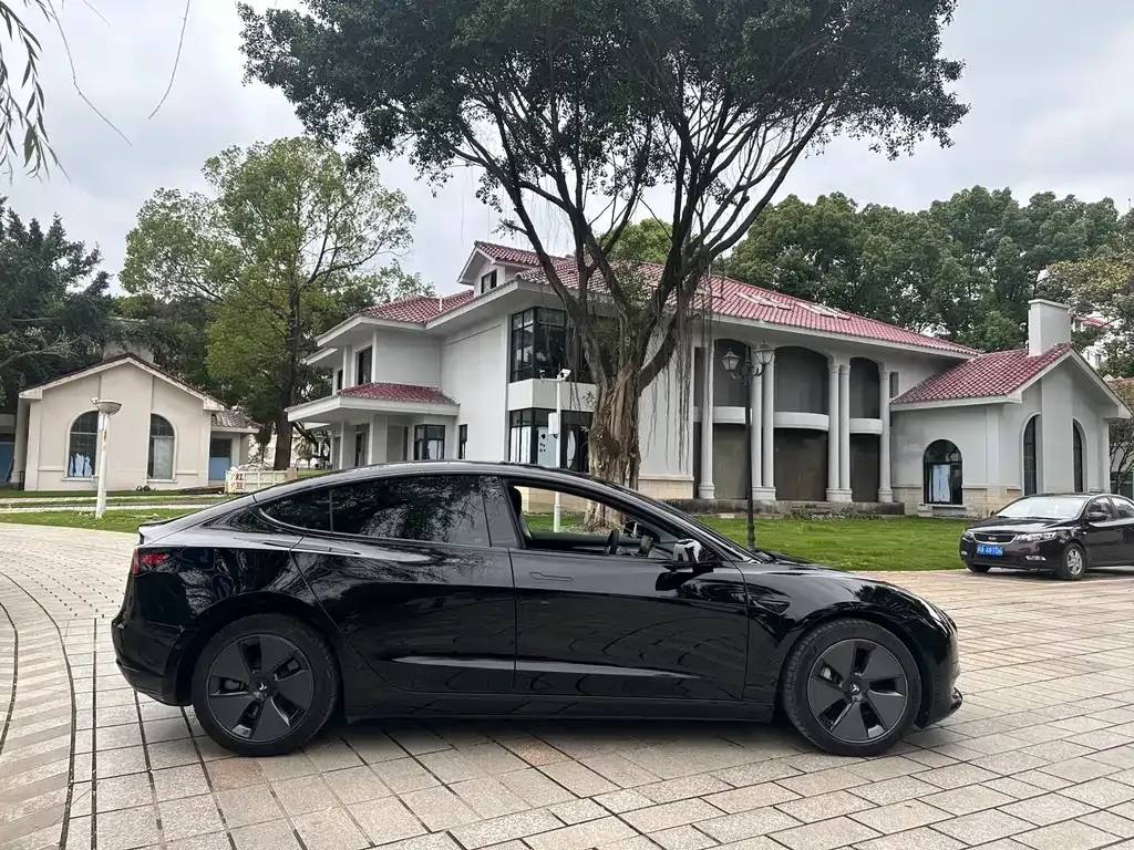Tesla Model 3 — фото 10