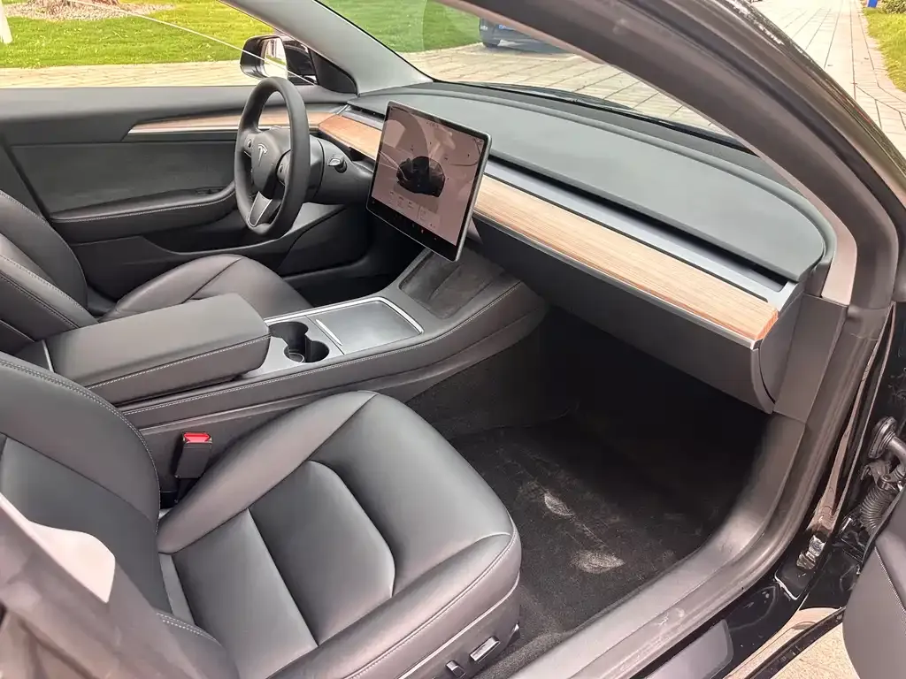 Tesla Model 3 — фото 4