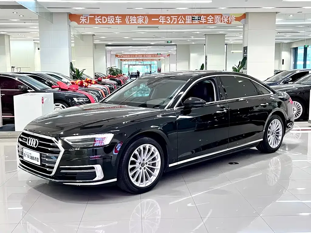 Audi A8 — фото 1