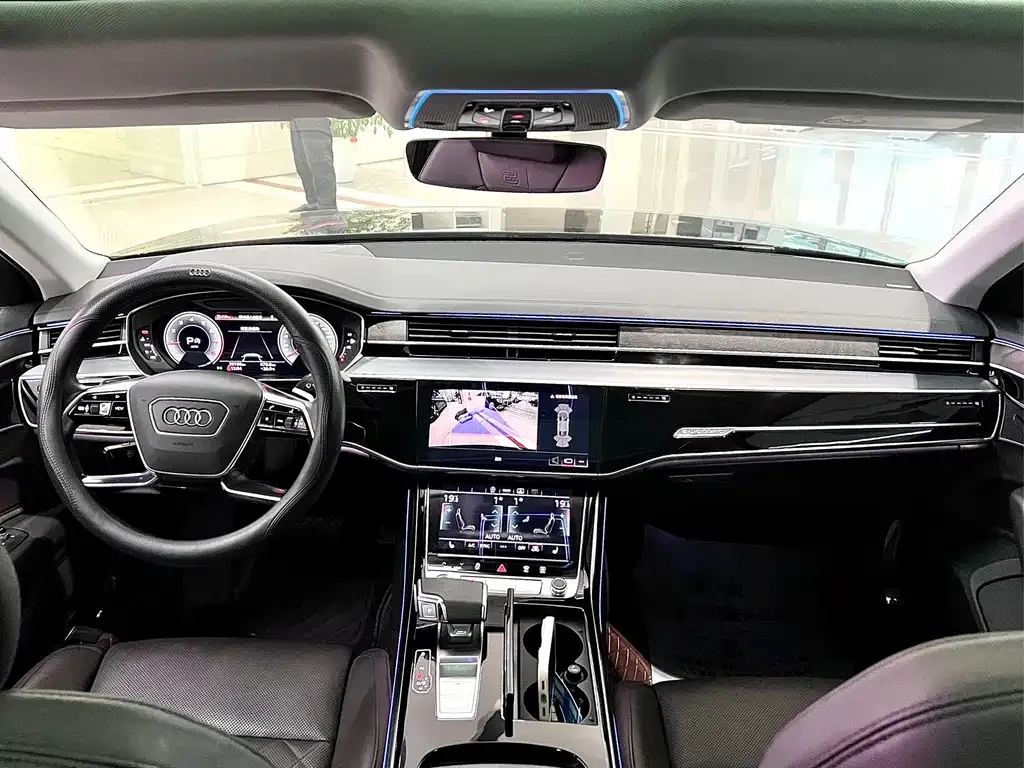 Audi A8 — фото 7
