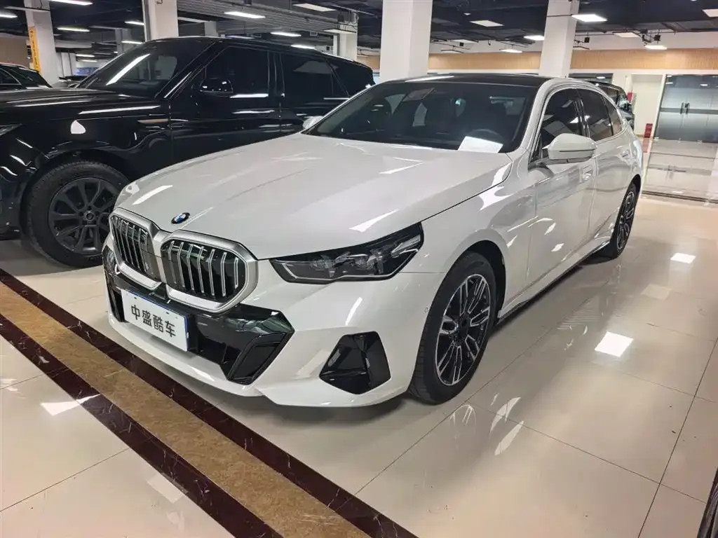 BMW 5 Series — фото 1
