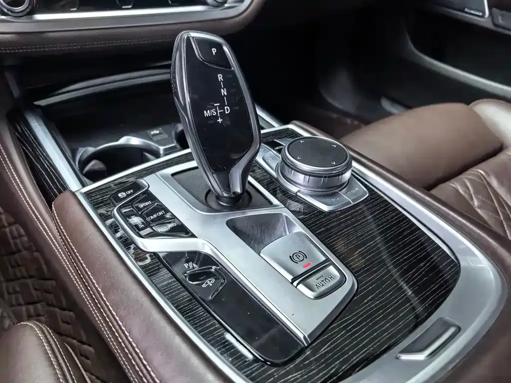 BMW 7 Series 2021 из CN, фото 10
