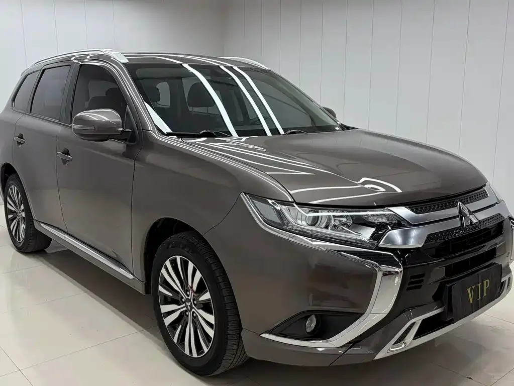 Mitsubishi Outlander — фото 7