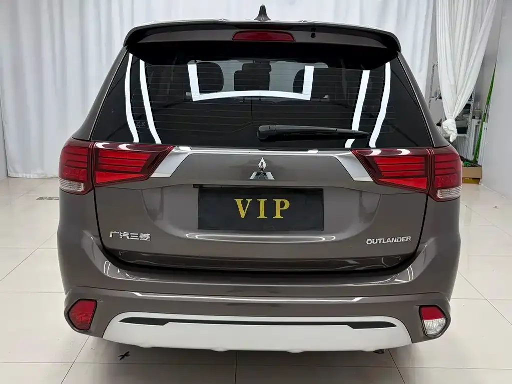 Mitsubishi Outlander — фото 8