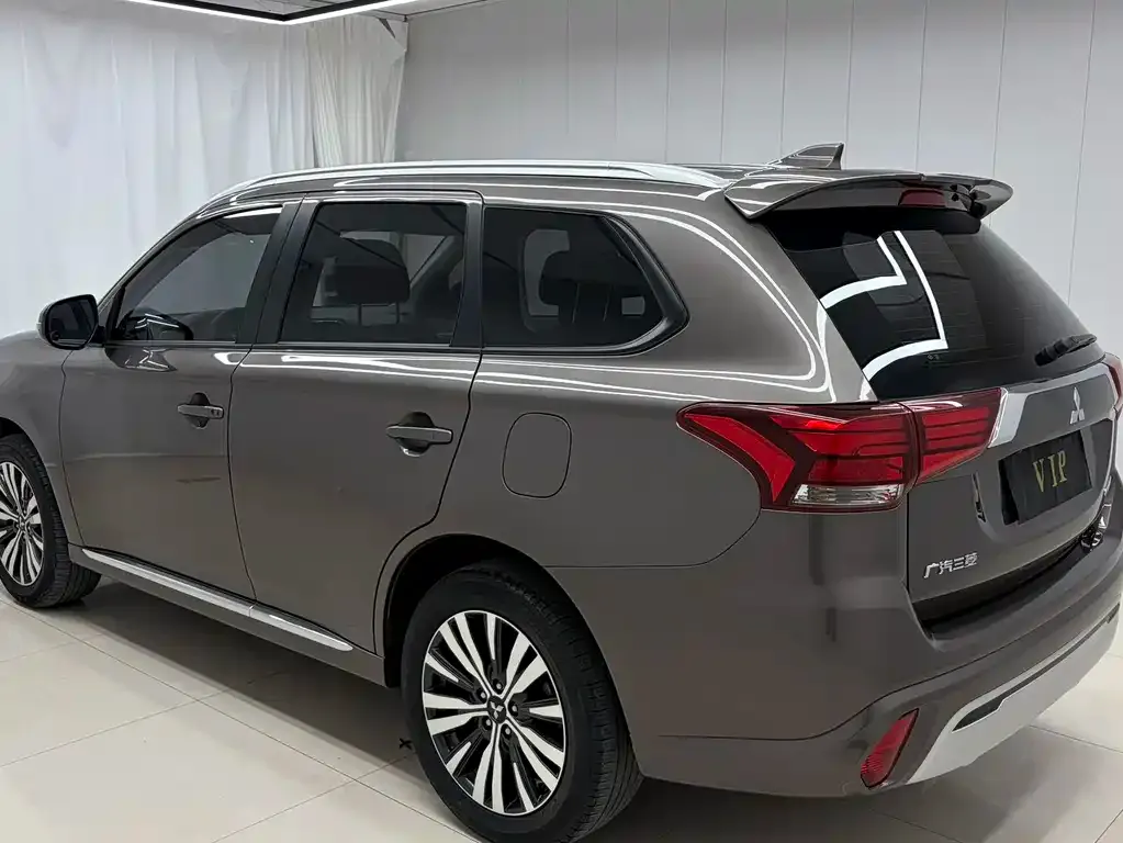 Mitsubishi Outlander — фото 3