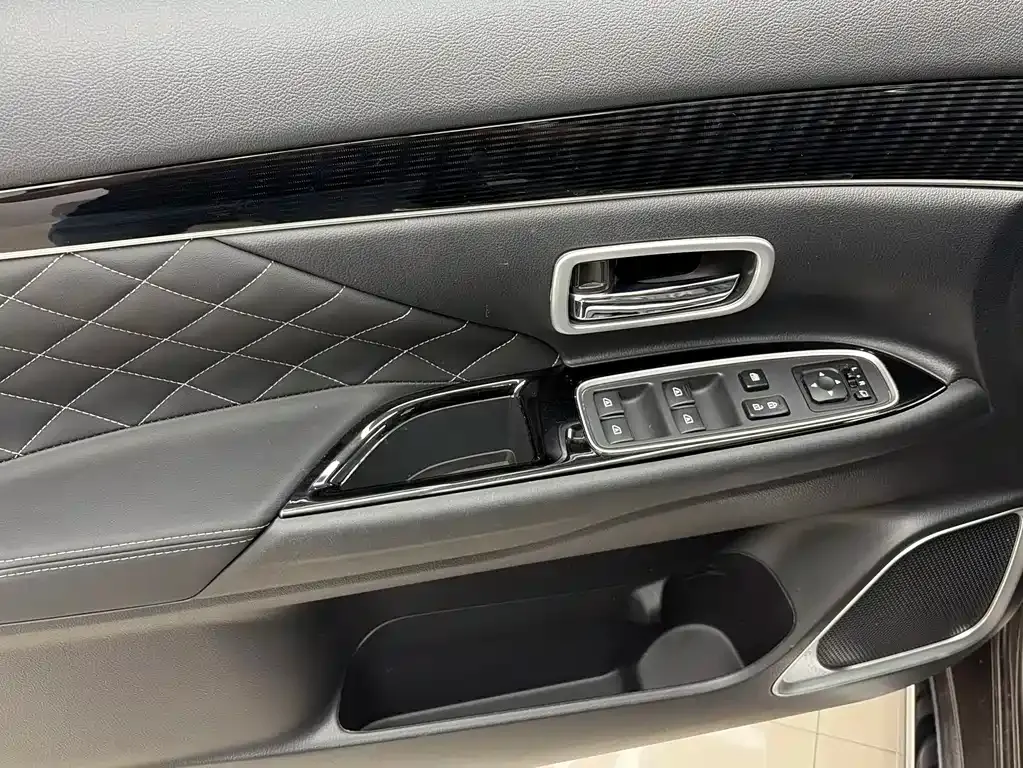 Mitsubishi Outlander — фото 10