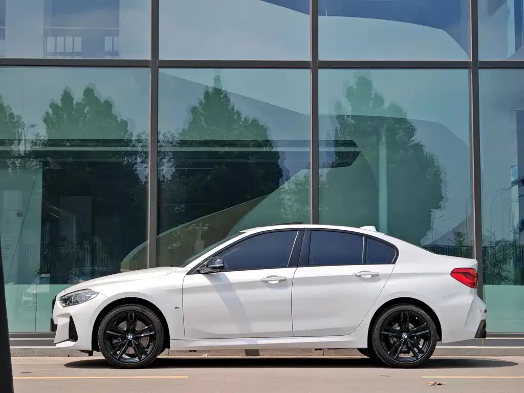 BMW 1 Series 2024 из CN, фото 5