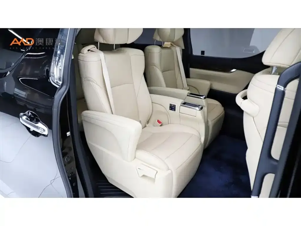 Toyota Alphard — фото 9