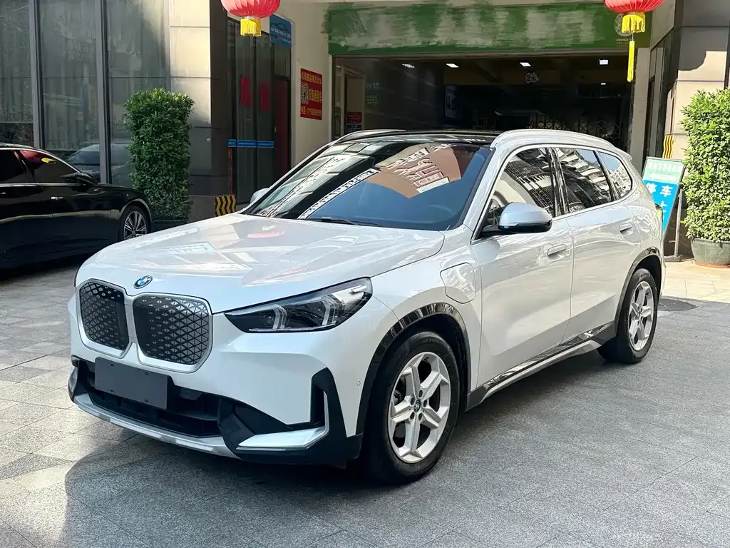 BMW iX1