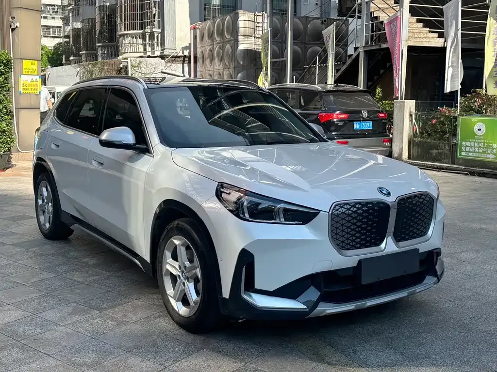 BMW iX1 2024 из CN, фото 5