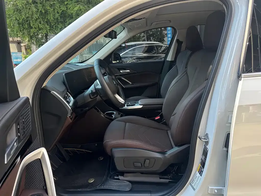 BMW iX1 2024 из CN, фото 9