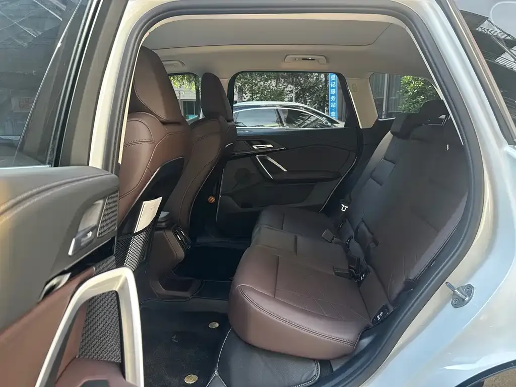 BMW iX1 2024 из CN, фото 3