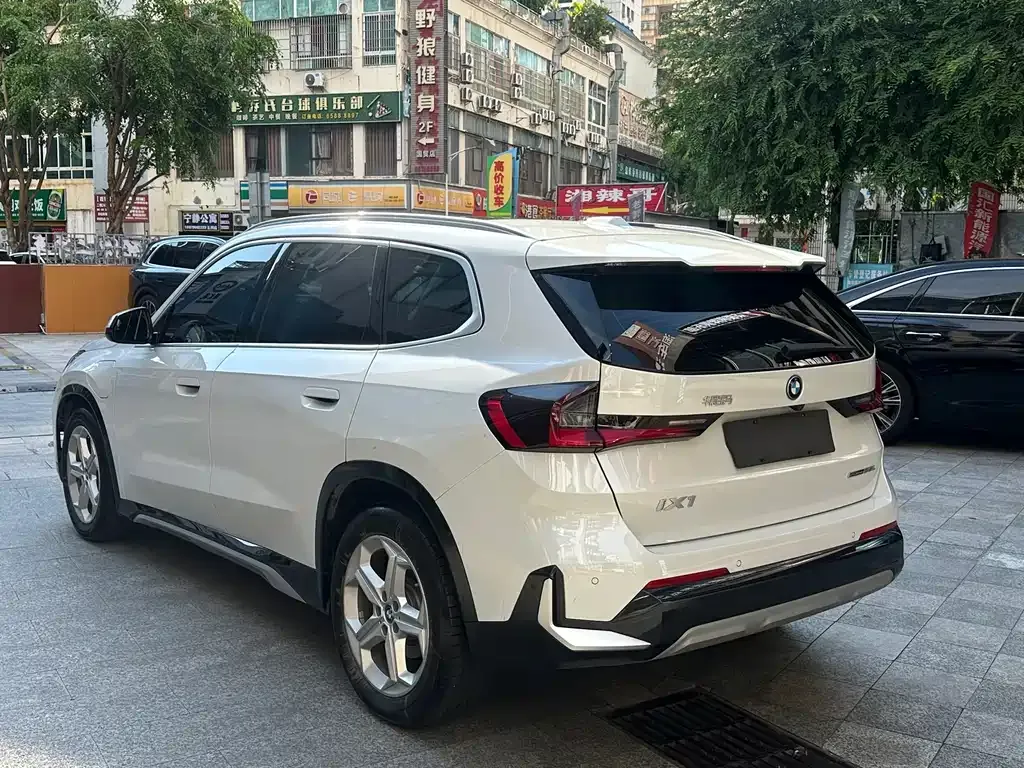 BMW iX1 2024 из CN, фото 8