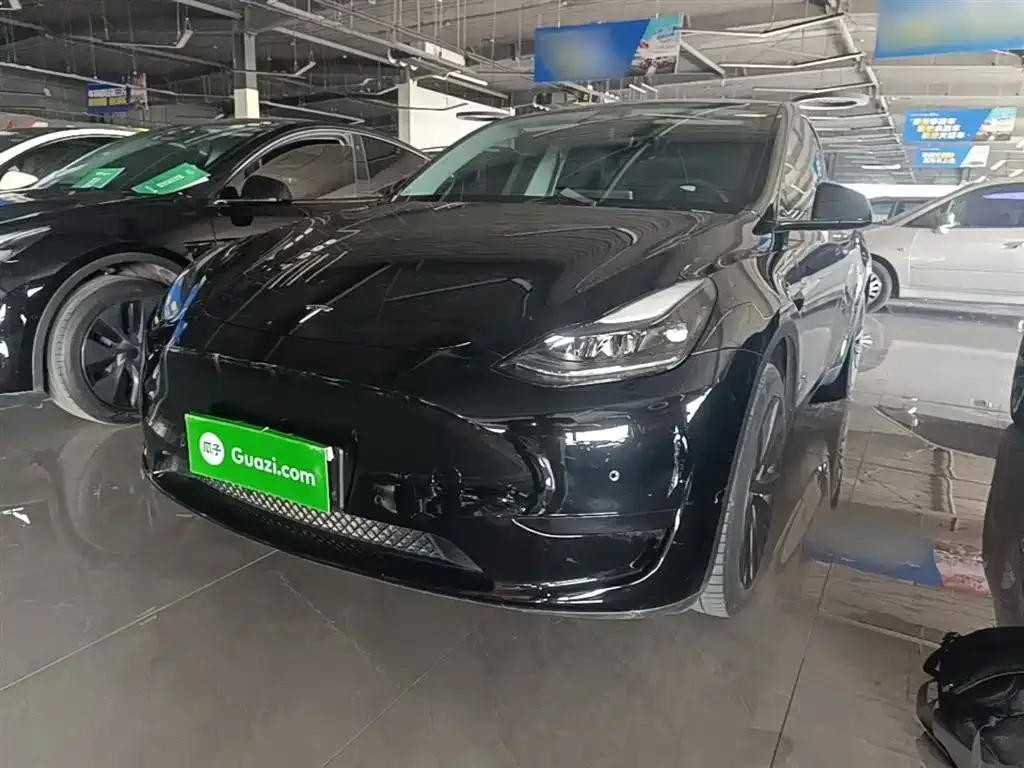 Tesla Model Y — фото 1
