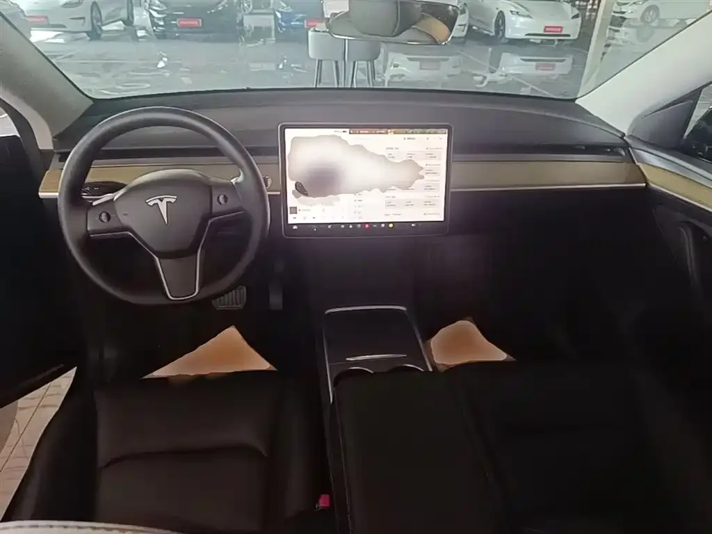 Tesla Model Y — фото 9
