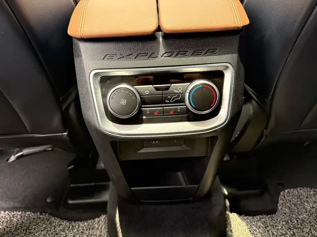 Ford Explorer 2023 из CN, фото 2