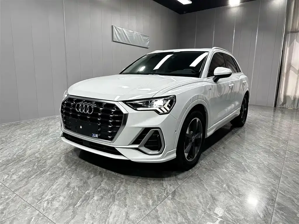 Audi Q3 — фото 1