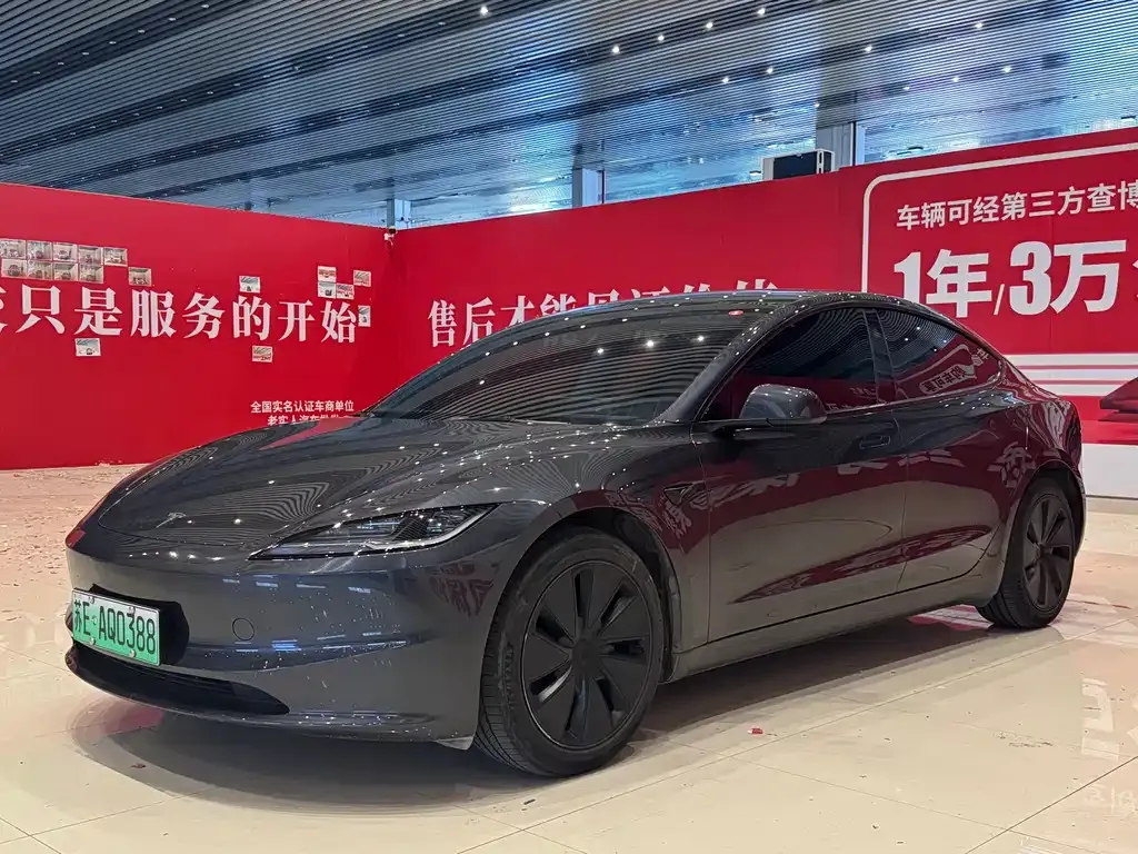 Tesla Model 3 — фото 1