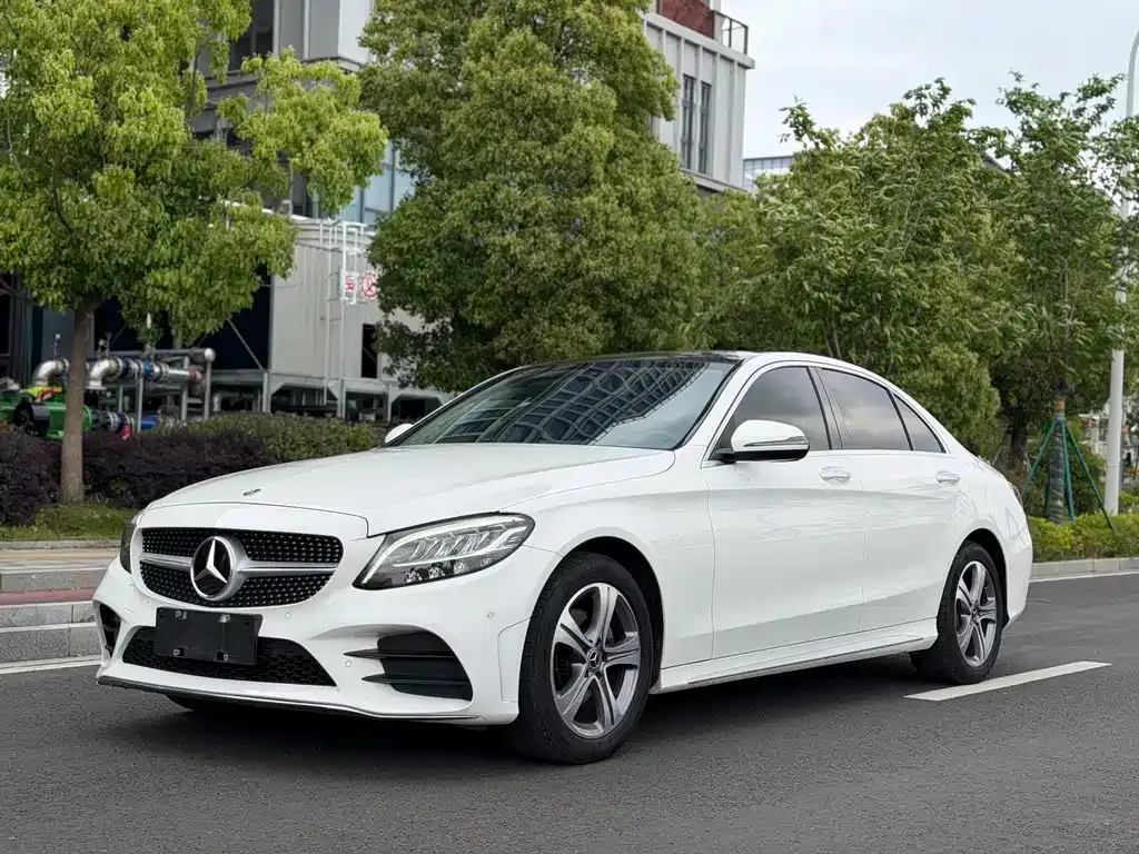Mercedes-Benz C-Class — фото 1