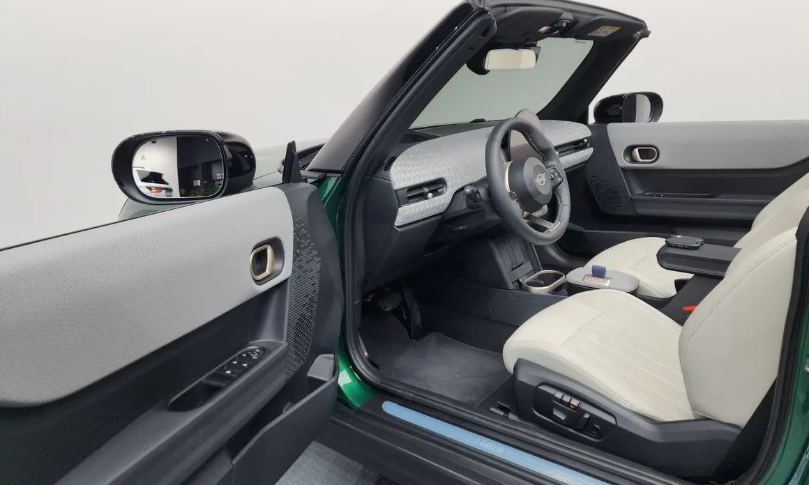 Mini Cooper Convertible 2025 из KR, фото 6