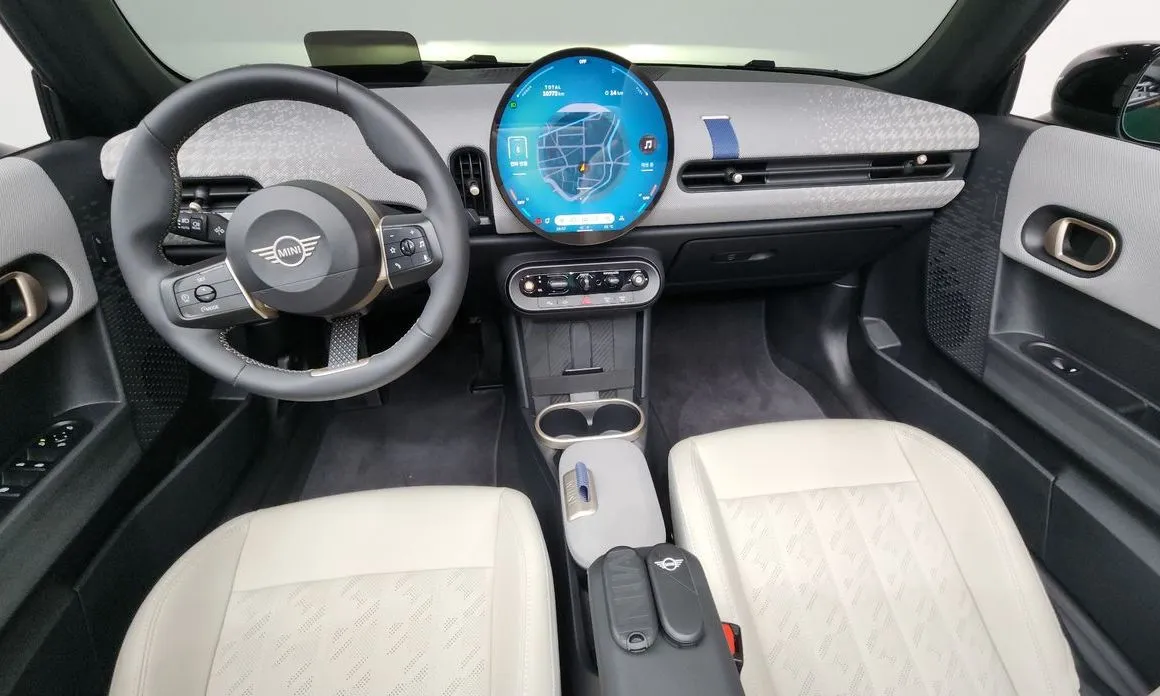 Mini Cooper Convertible 2025 из KR, фото 3