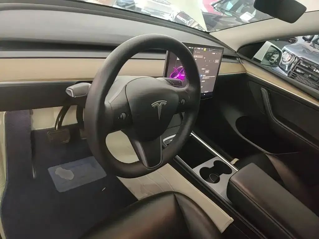 Tesla Model Y — фото 3