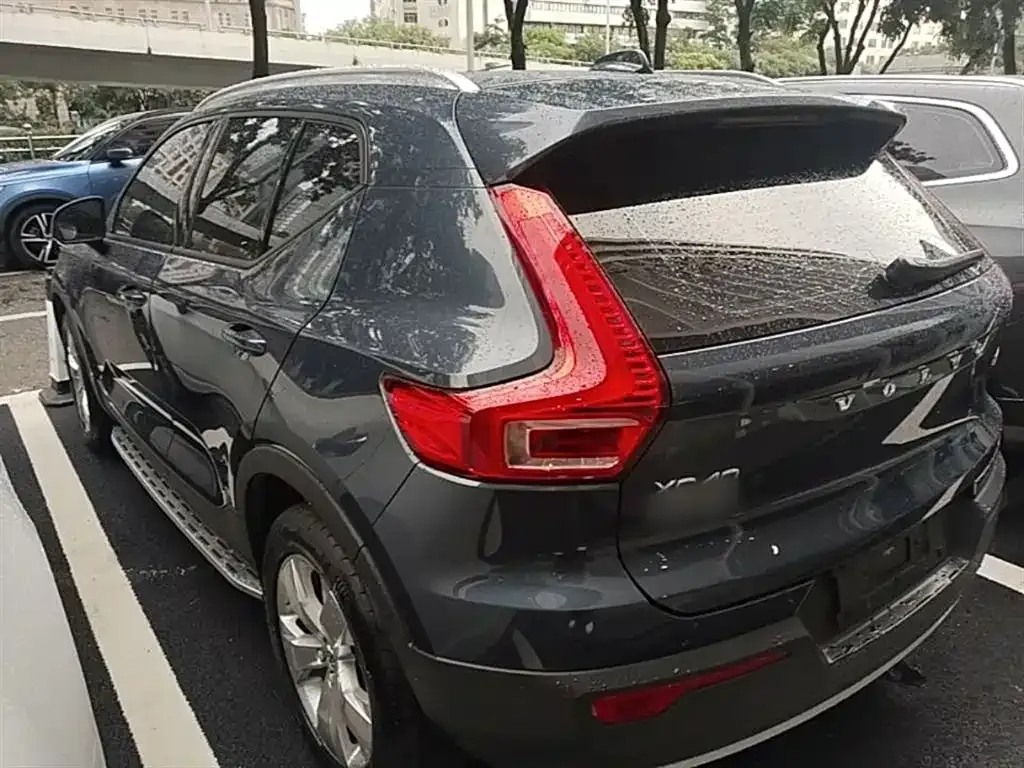 Volvo XC40 — фото 10