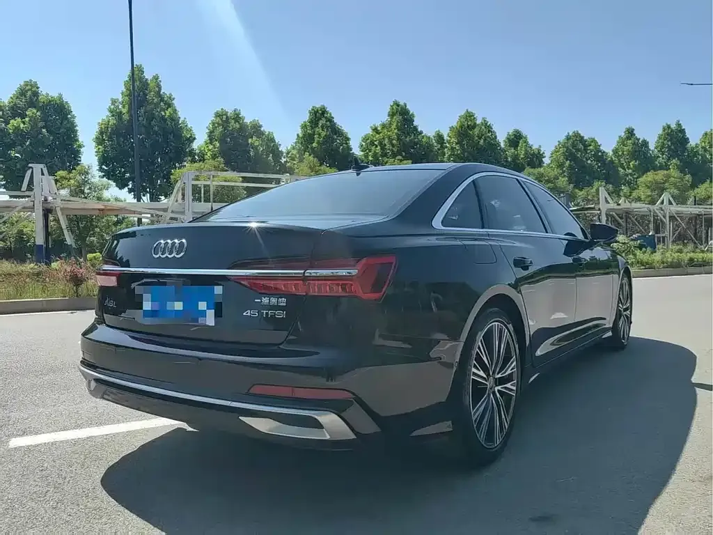 Audi A6L — фото 2