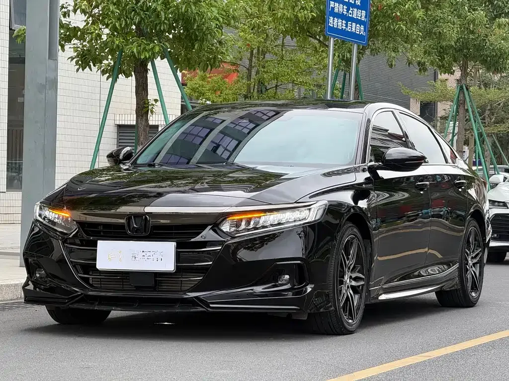 Honda Accord — фото 1