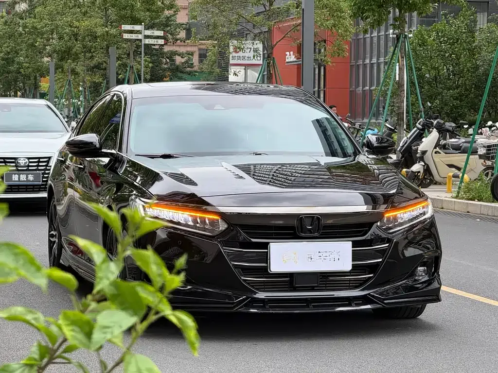 Honda Accord — фото 10