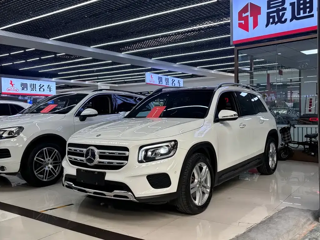 Mercedes-Benz GLB — фото 1