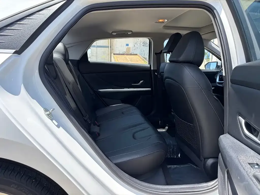 Hyundai Elantra — фото 2